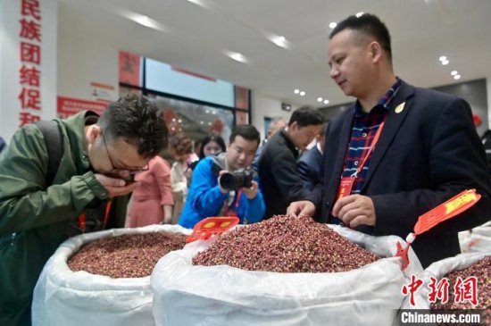 海外华文媒体探访中国最大香料集散地