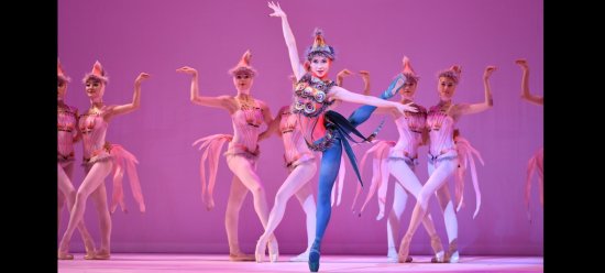 香港芭蕾舞团创意力作《<em>爱丽丝梦游仙境</em>》正在线上放映中