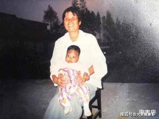 还记得当年这位“黑人婴儿”吗，曾被上海老奶奶抚养，如今<em>怎样</em>...