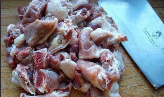 <em>家庭版干锅</em>鸭肉做法，麻辣鲜香，口感香酥