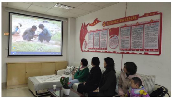 务川县妇联组织全体干部职工集中收看禁毒纪录片《中华之剑》