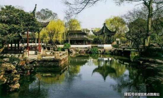 <em>中国</em>名著三大园林庭院之一 三面环湖传世经典