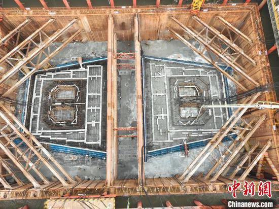 <em>池州</em>长江公铁大桥首个主墩承台浇筑完成