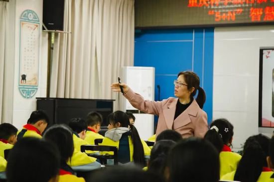 重庆科学城石板小学校举行<em>语文</em>骨干教师赛课活动