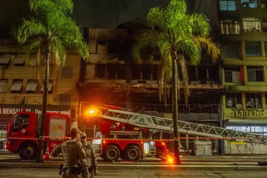巴西东南部一<em>酒店</em>发生火灾 造成至少10人死亡