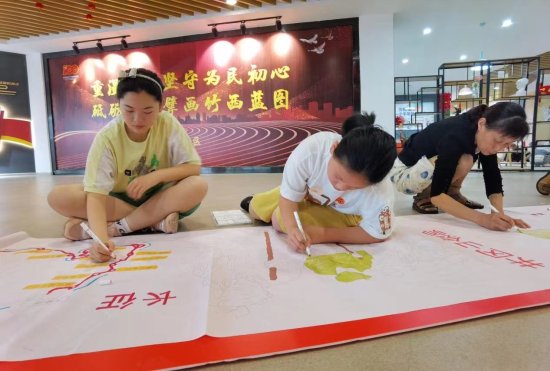 扬州邗江竹西社区开展“红‘芯’向党绘百年 ”画百米长卷活动