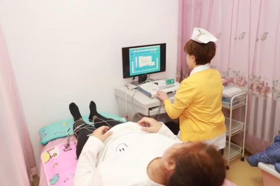 哈尔滨市第一医院“康复理疗健康中心”开诊首日 300余名患者获...