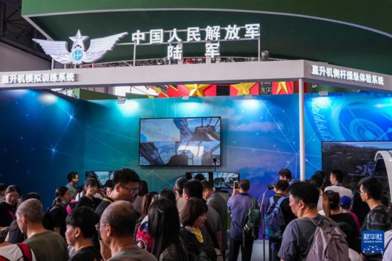 第六届中国天津国际直升机博览会迎来首个公众开放日