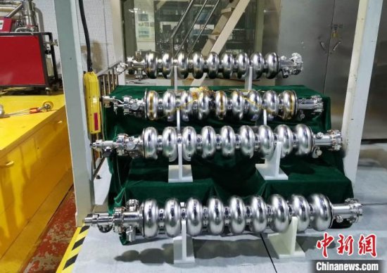 中国高能同步辐射光源安装电子枪 支撑平台启动试运行