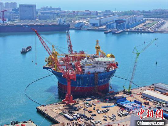 亚洲首艘圆筒型浮式生产储卸油装置在山东<em>青岛</em>完工交付