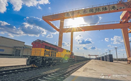 一季度新疆外贸<em>进出口</em>总值同比增长42.7%