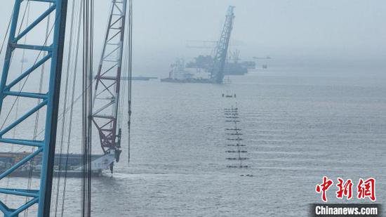 南岸桩基施工破千根 杭州湾跨海铁路大桥建设提速