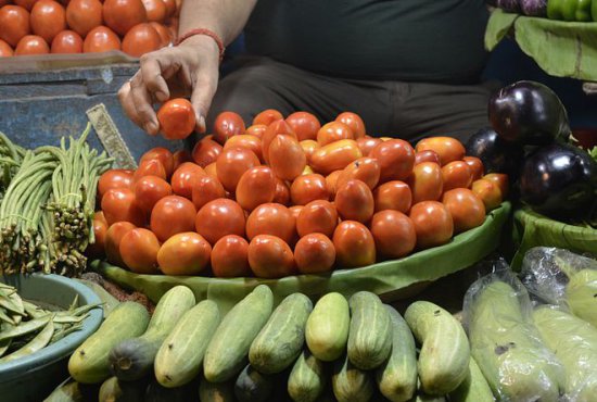 印度官员为解决西红柿价格高“支招”：都别吃，或者在家<em>种</em>