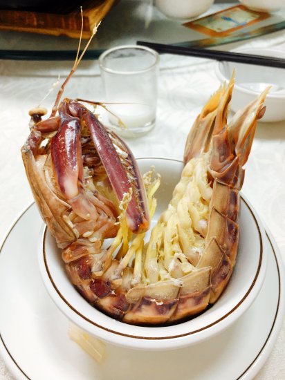 厦门本地人吃的海鲜大排档，一桌3500元，镬气十足