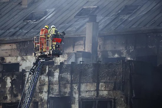 西班牙瓦伦西亚<em>住宅楼</em>火灾造成4死15伤 约15人失踪