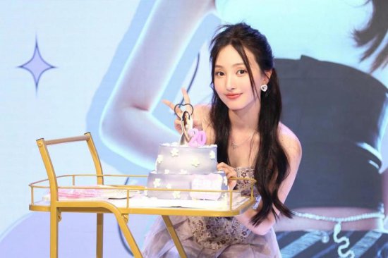 唱跳<em>女艺人</em>牛欣欣20岁生日会 狂欢派对在深圳掀起热潮！