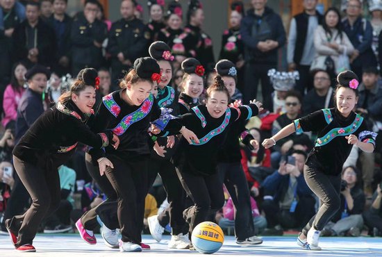 贵州雷山：“姑妈篮球赛”玩出民族体育新花样