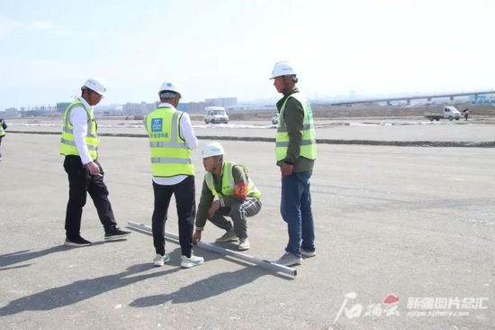 乌鲁木齐机场改扩建项目二、三跑道土石方<em>工程</em>通过验收