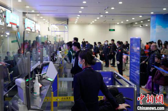 今年以来7400名<em>外国</em>旅客从福州<em>机场</em>免签入境