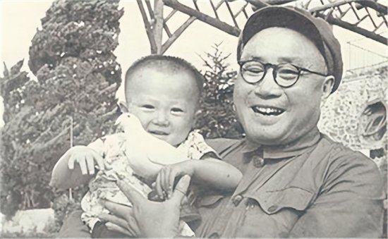 1945年，刘伯<em>承</em>仅6岁的女儿在延安被害，死前说：叔叔，我认识...