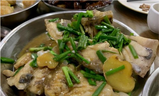 东莞古村落里的传统美食，没有菜单有<em>啥</em>吃啥，腊肠138元1斤