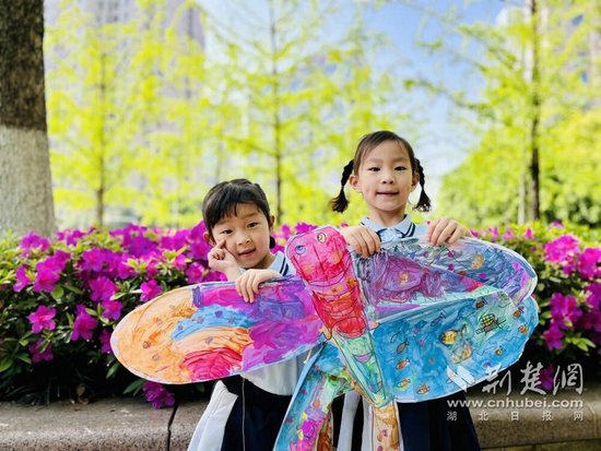 江汉区振兴幼儿园举办第四届风筝节