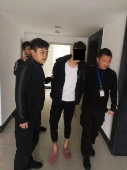台州1男子偷苹果手机送女友 不仅被分手还被警察抓