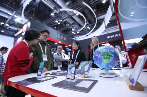 中兴天机Axon10 Pro 5G版亮相中国国际信息通信展 5G体验再...