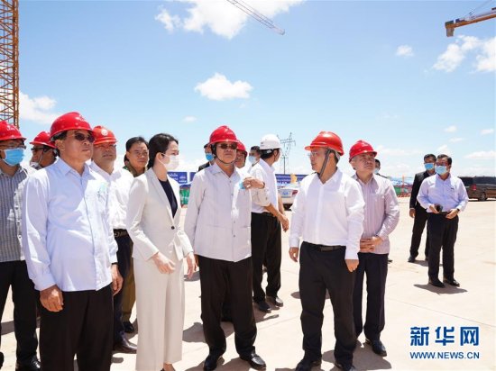 老挝总理高度评价中老<em>铁路建设</em>成果
