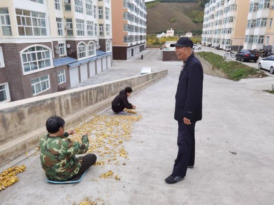 感动！90岁高龄抗美援朝老兵：“在朝鲜两年半，也<em>没</em>挂过花、...