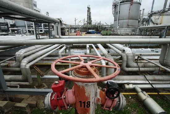 美国WTI原油周四收高约2% 结束6连跌