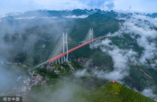 贵州桥梁超过2.8万座 创造数十个“<em>世界第一</em>”