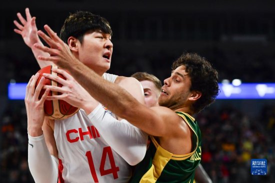 <em>篮球世界杯预选赛</em>：中国不敌澳大利亚