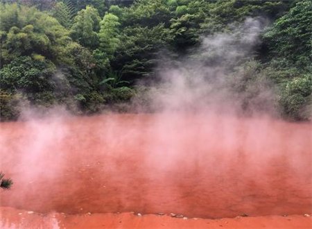 <em>日本著名的</em>“地狱”温泉，只能观赏不能泡，网友：中看不中用