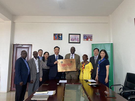 郑州信息科技职业学院乌干达新丝路学院揭牌成立