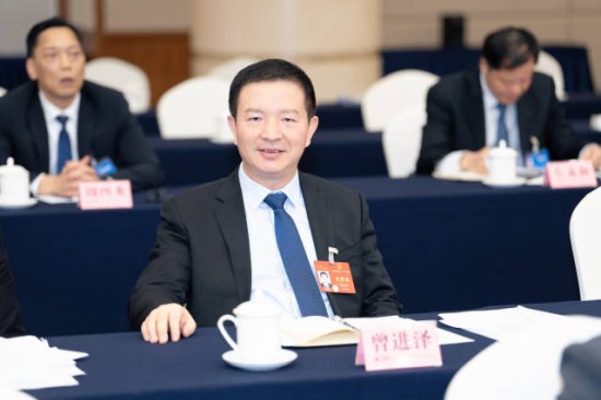 全国人大代表、湛江市市长曾进泽：锚定跨越式高质量发展目标...