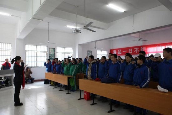 安全 江西省/上午11点，同学们来到了江西省强制隔离戒毒所，近距离参观体验...