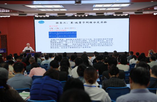 航天大会唯一的一场科普论坛在武汉这所航天<em>特色</em>学校举行