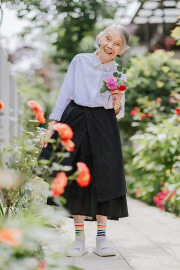 去世半年前，<em>重庆</em>90岁老太被摄影师外孙女爆改成19岁“少女”