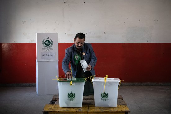 巴基斯坦公布国民议会选举<em>最终结果</em> 各方将联合组阁
