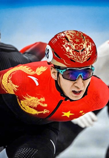 帅炸！冬奥会刮起中国风：头戴大圣头盔、身披龙纹战衣、飞越...