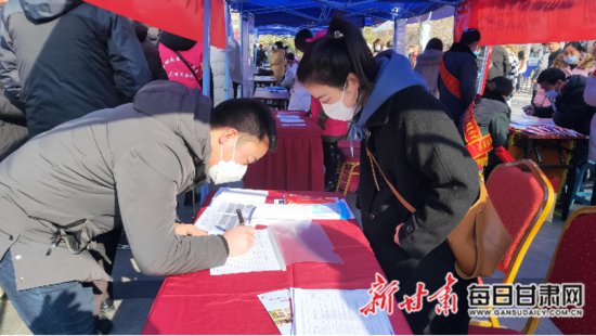 榆中县举办2022年“春风行动”暨工企对接直通车活动
