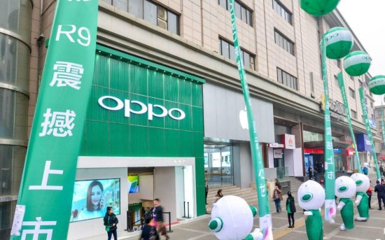 OPPO 的第四家超级旗舰店开业了，刚好遇上了 Reno4 的首销