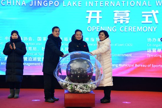 “热雪”沸腾！第二届中国镜泊湖国际冬泳挑战赛开赛
