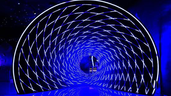 沉浸式体验浩瀚宇宙 中国天眼星游记太空VR体验馆正式开馆