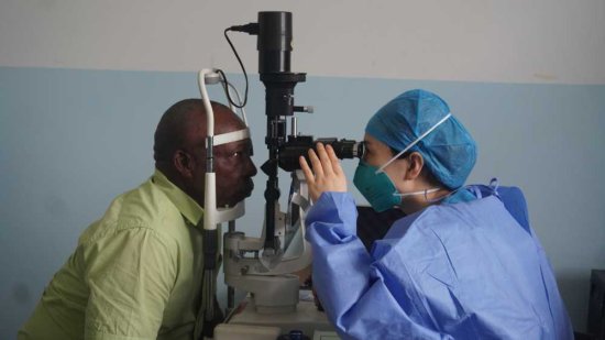 全球连线｜世界视觉日：中国医生点亮非洲患者“视”界