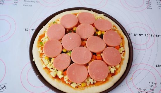 教你这样在家制作美味的杂蔬香肠<em>披萨</em>，做法简单，美味<em>可口</em>