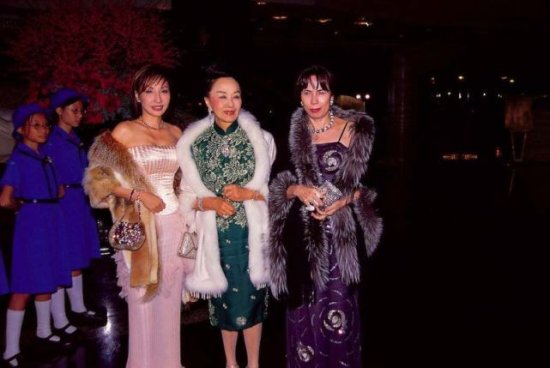 香港最后的贵族，利孝和夫人仙逝，把<em>公主</em>袖旗袍穿出高定风格