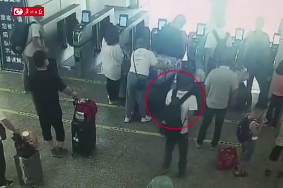 广州一男子因<em>错过火车</em>挥拳砸坏6台验票闸机，警方：刑拘！