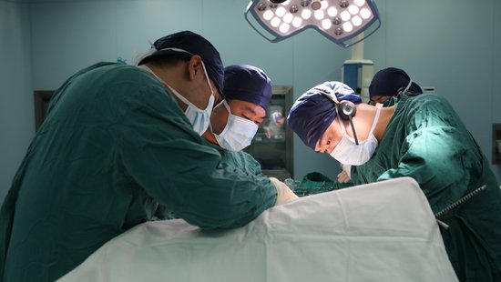 71岁老太肝癌晚期不能手术<em> 上海</em>这家医院实施新疗法联合除恶疾